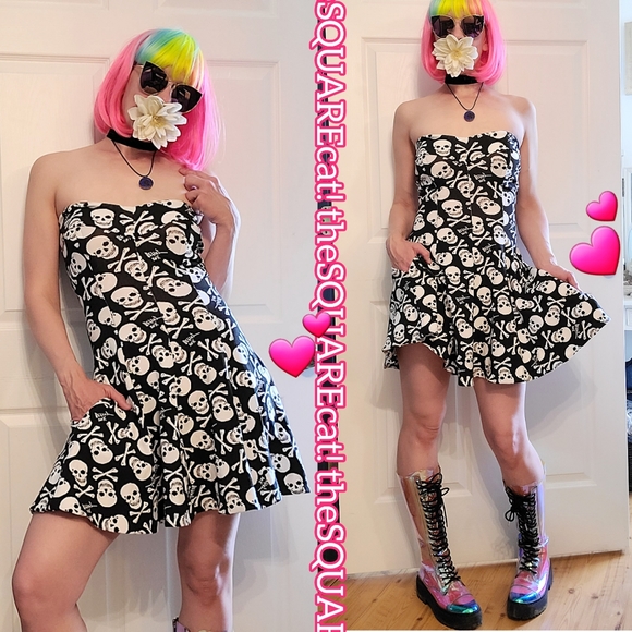 Betsey Johnson vtg skulls & bones 2 pockets fit & flare retro goth pin-up dress! - Picture 1 of 6